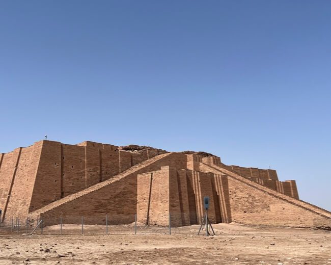 The Ziggurat of Ur, an ancient Sumerian step pyramid located in southern Iraq near Nasiriyah, one of the best-preserved archaeological sites in Mesopotamia and a major highlight on historical tours exploring Iraq’s ancient civilization.